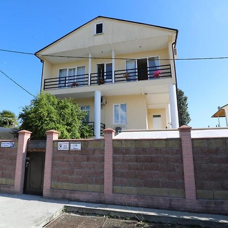 Rozalin Guest House グダウタ エクステリア 写真
