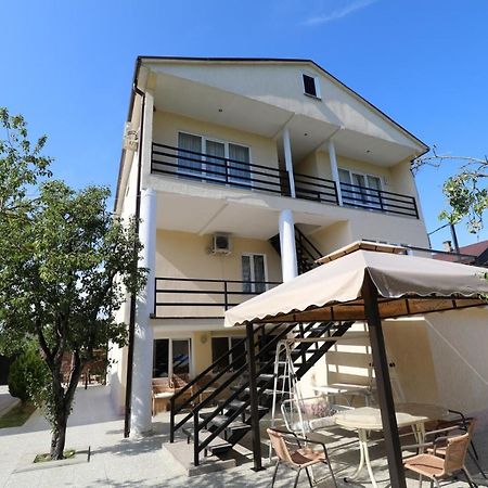 Rozalin Guest House グダウタ エクステリア 写真