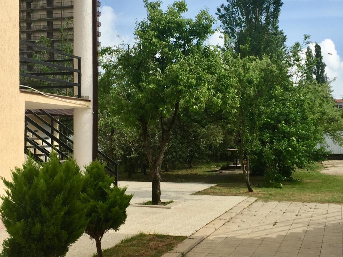 Rozalin Guest House グダウタ エクステリア 写真
