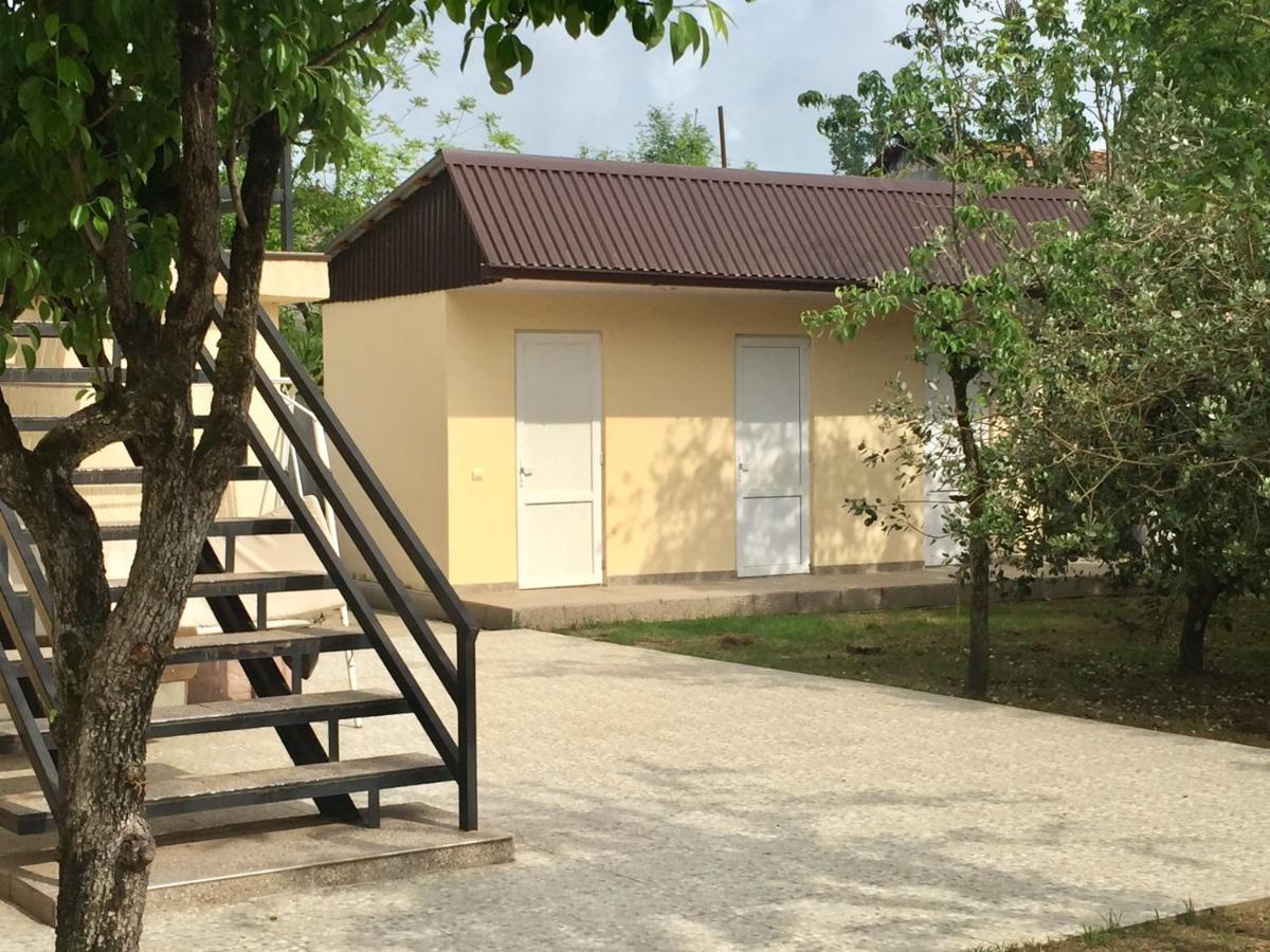 Rozalin Guest House グダウタ エクステリア 写真