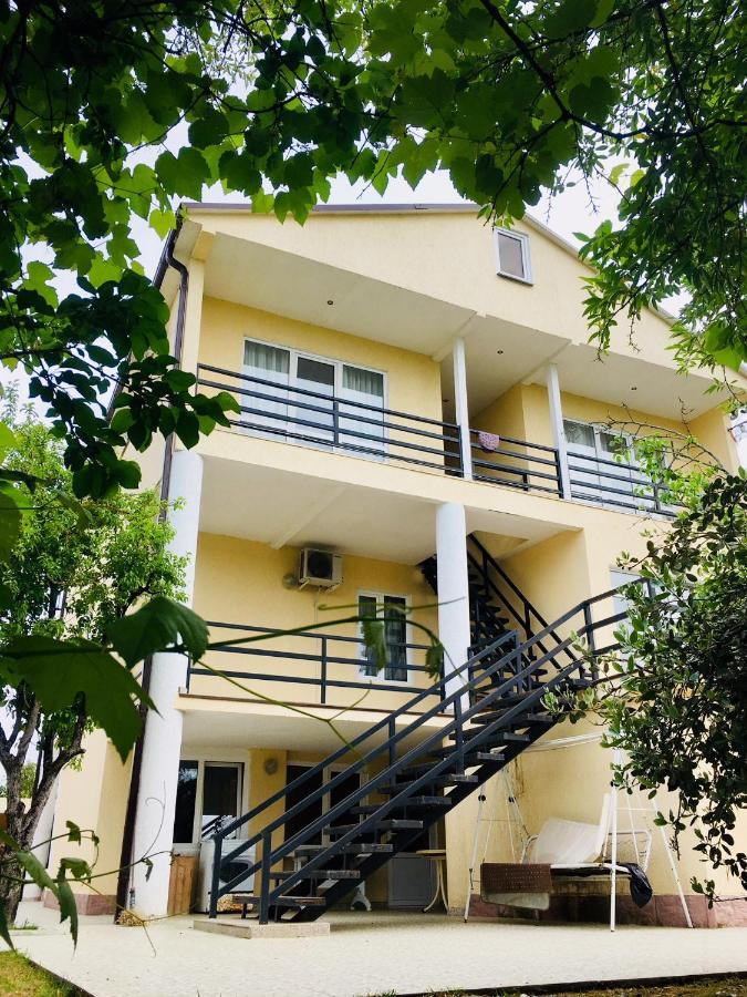 Rozalin Guest House グダウタ エクステリア 写真