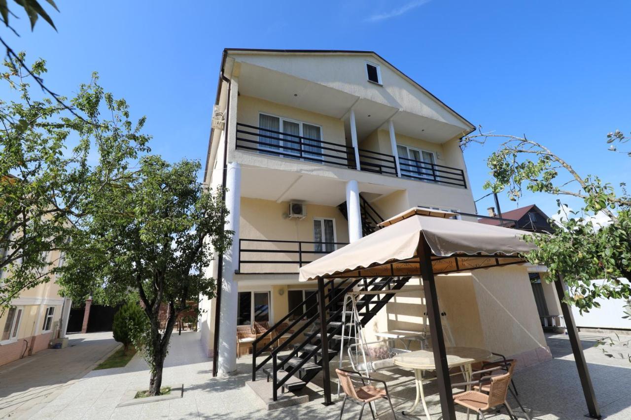 Rozalin Guest House グダウタ エクステリア 写真